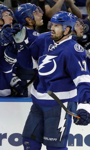 Killorn and Callahan score in 3rd, Lightning beat Flyers 4-2